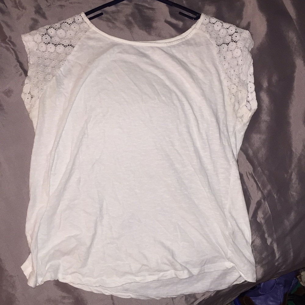 T-shirt with shoulder detail